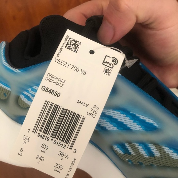 Yeezy 700 Arzareth - Picture 4 of 4